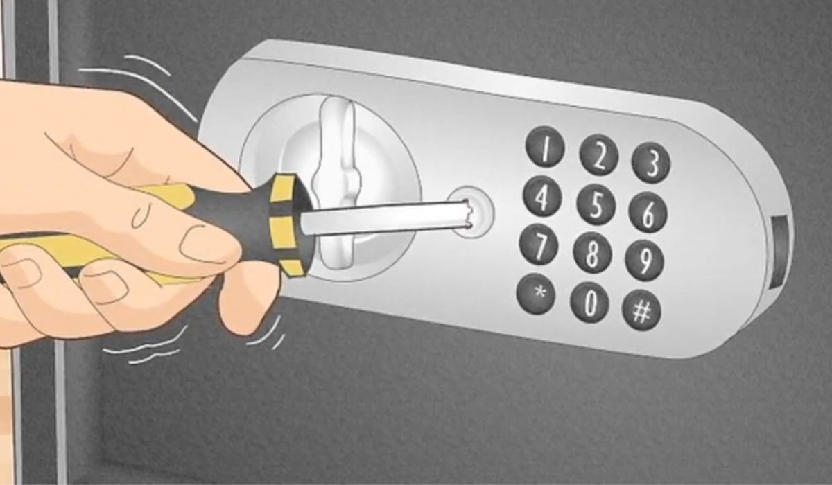 How to open a digital safe without a key